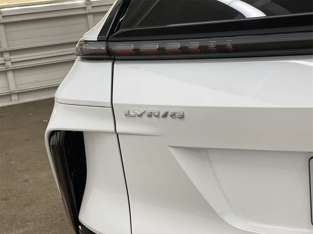 Thumbnail: 2025 Cadillac Lyriq - 10