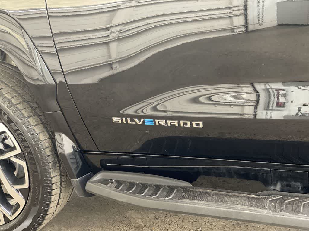 Thumbnail: 2024 Chevrolet Silverado EV - 10