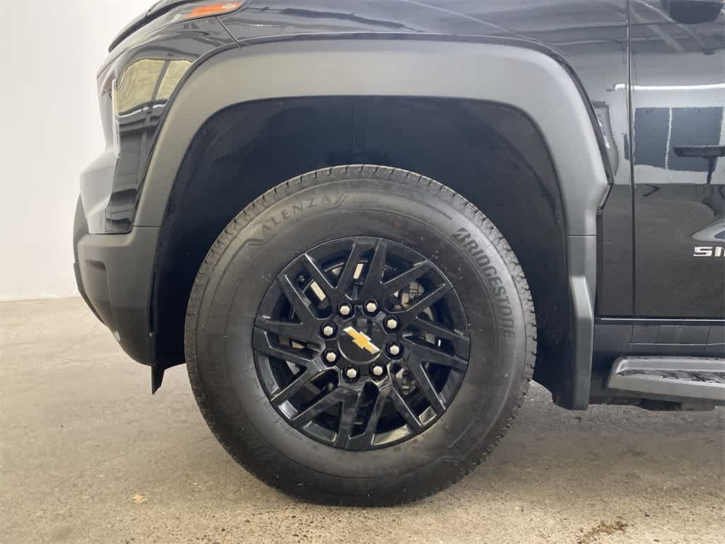 Thumbnail: 2024 Chevrolet Silverado EV - 11