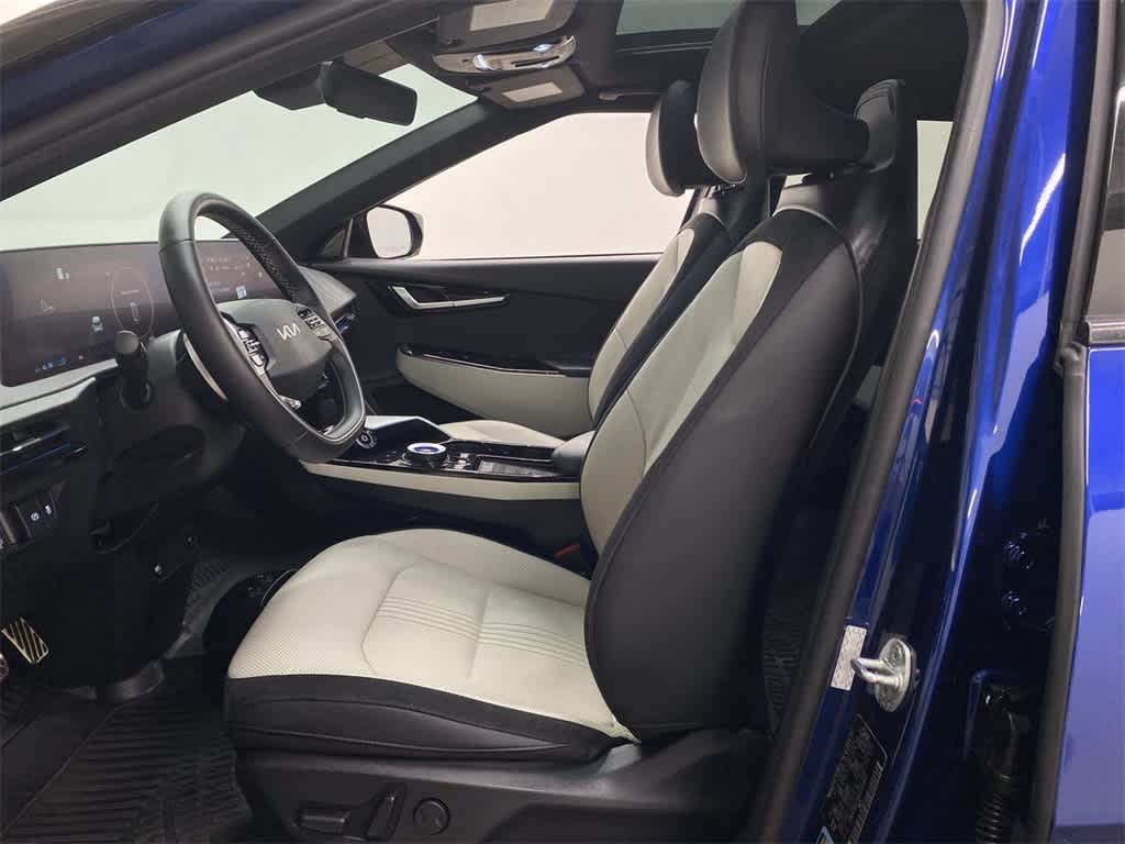 Thumbnail: 2022 Kia EV6 - 15