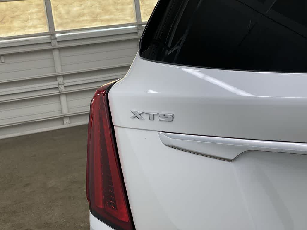Thumbnail: 2022 Cadillac XT5 - 10