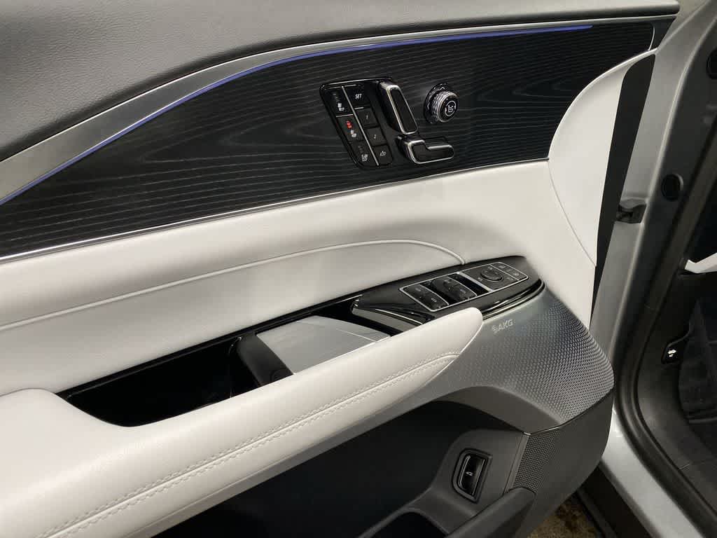 Thumbnail: 2025 Cadillac Lyriq - 15