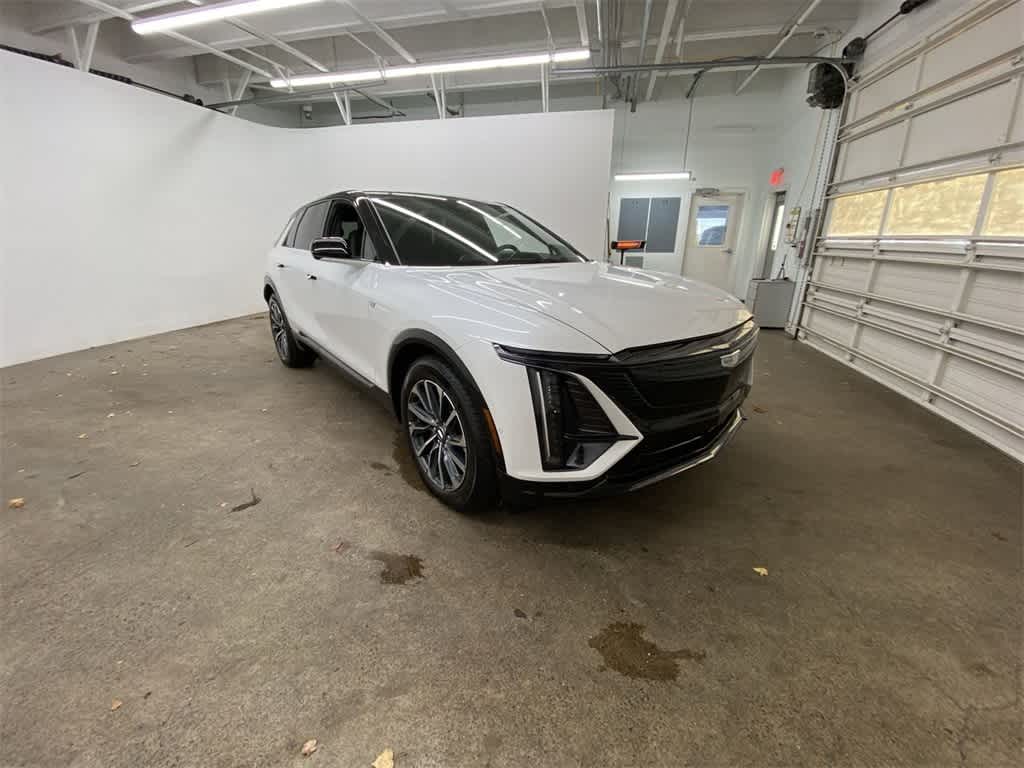 Thumbnail: 2025 Cadillac Lyriq - 8