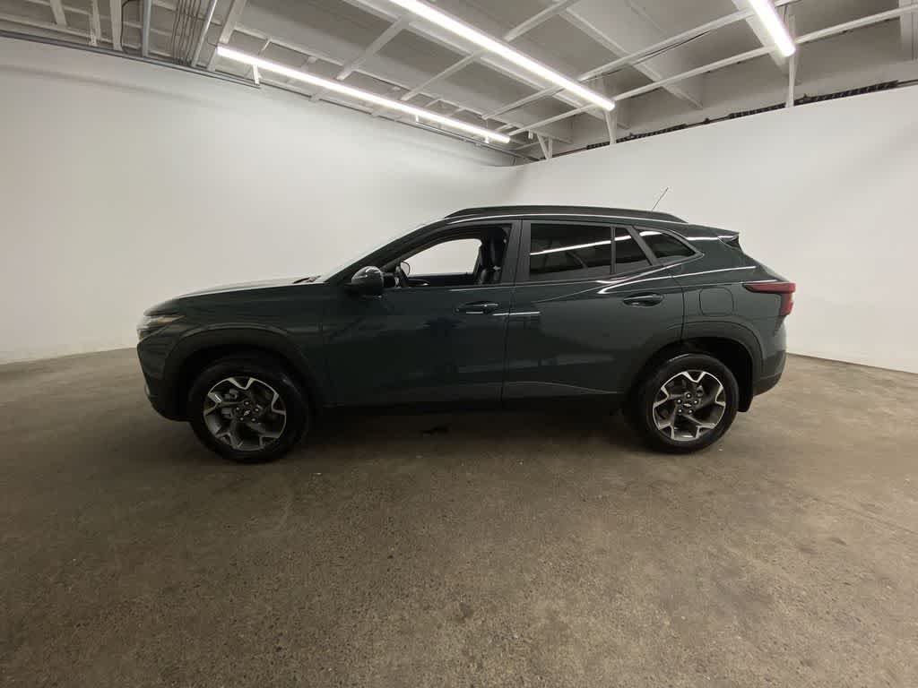 Thumbnail: 2025 Chevrolet Trax - 3