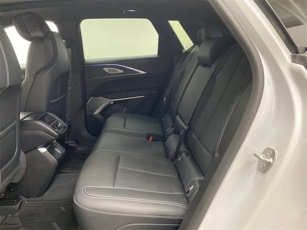 Thumbnail: 2024 Cadillac Lyriq - 18