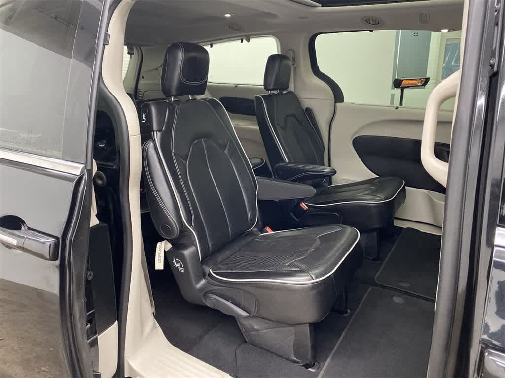 Thumbnail: 2023 Chrysler Pacifica - 18