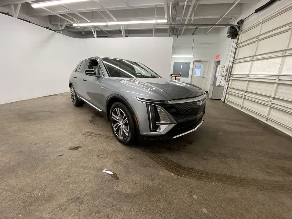 Thumbnail: 2025 Cadillac Lyriq - 8