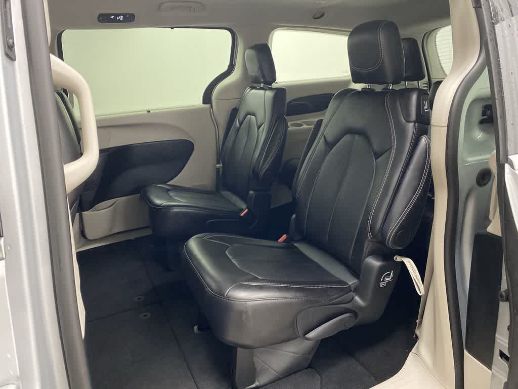 Thumbnail: 2024 Chrysler Pacifica - 16