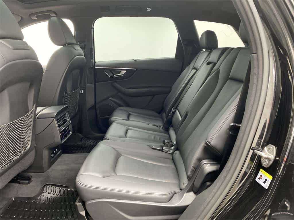 Thumbnail: 2023 Audi Q7 - 16