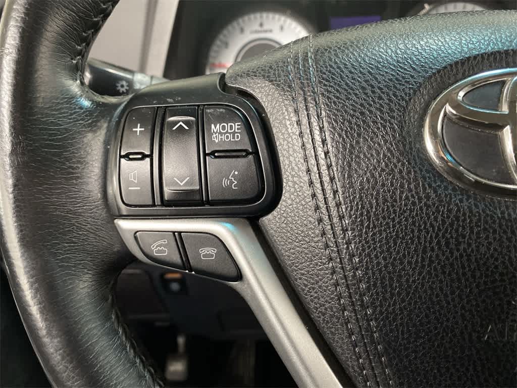 Thumbnail: 2016 Toyota Sienna - 20