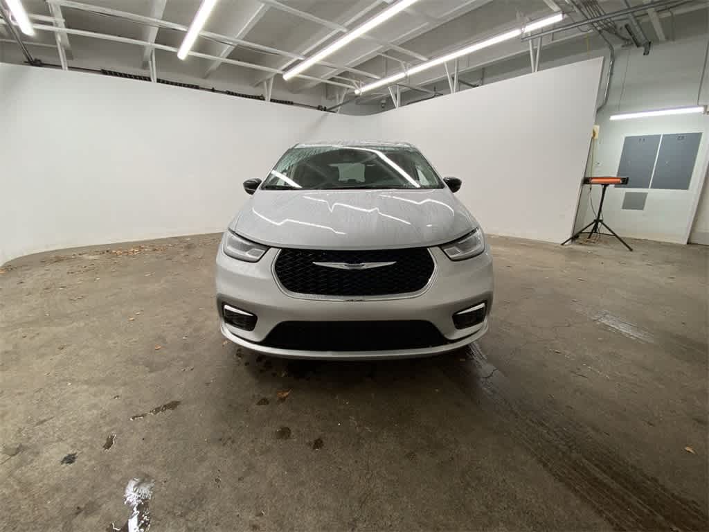 Thumbnail: 2024 Chrysler Pacifica - 9