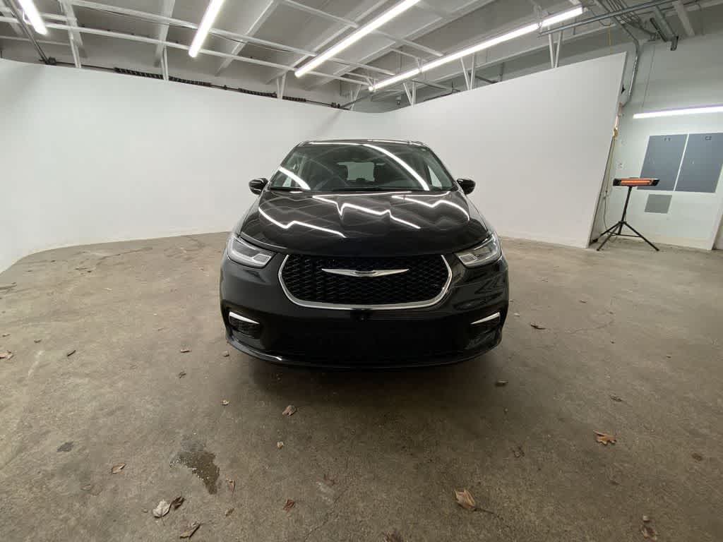 Thumbnail: 2024 Chrysler Pacifica - 9