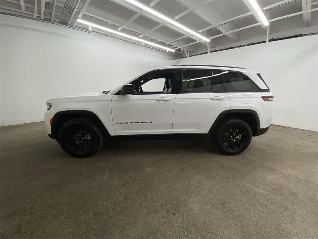 Thumbnail: 2024 Jeep Grand Cherokee - 3