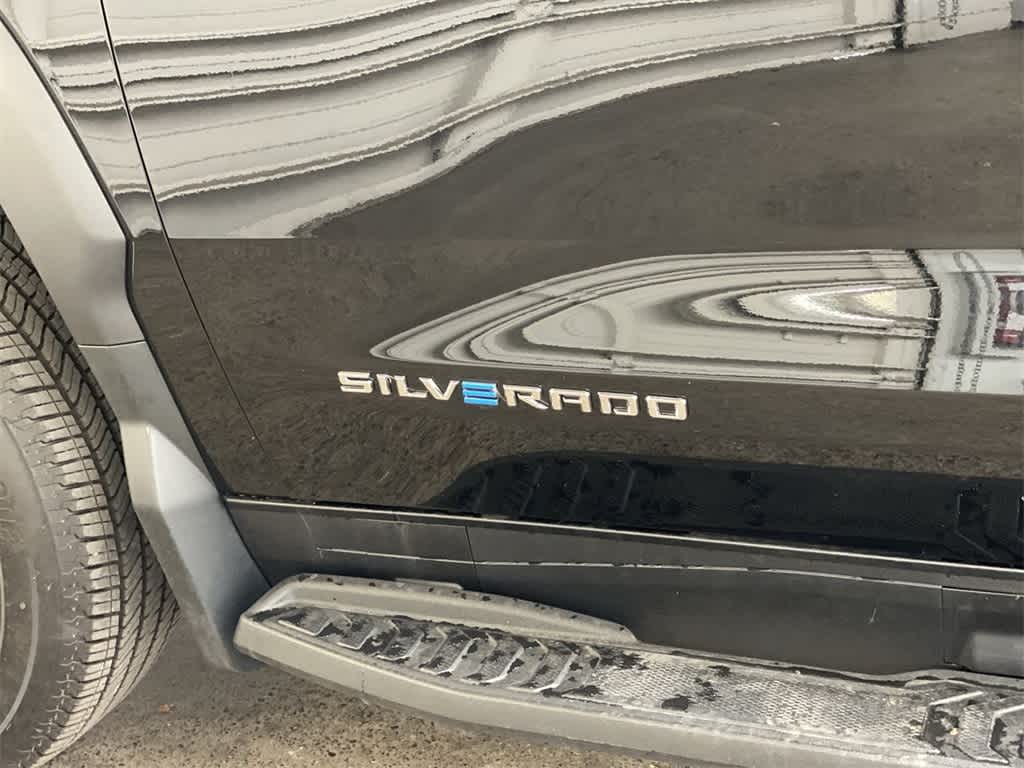 Thumbnail: 2024 Chevrolet Silverado EV - 10