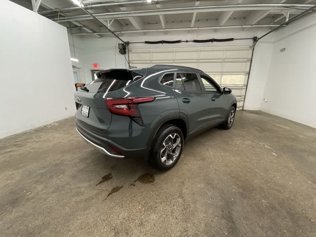 Thumbnail: 2025 Chevrolet Trax - 6