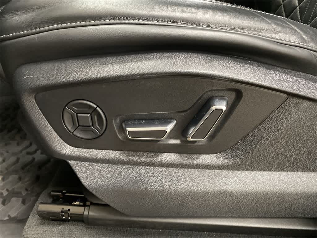 Thumbnail: 2021 Audi SQ7 - 14