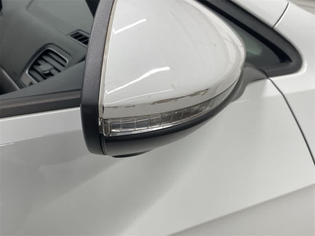 Thumbnail: 2016 Volkswagen e-Golf - 34