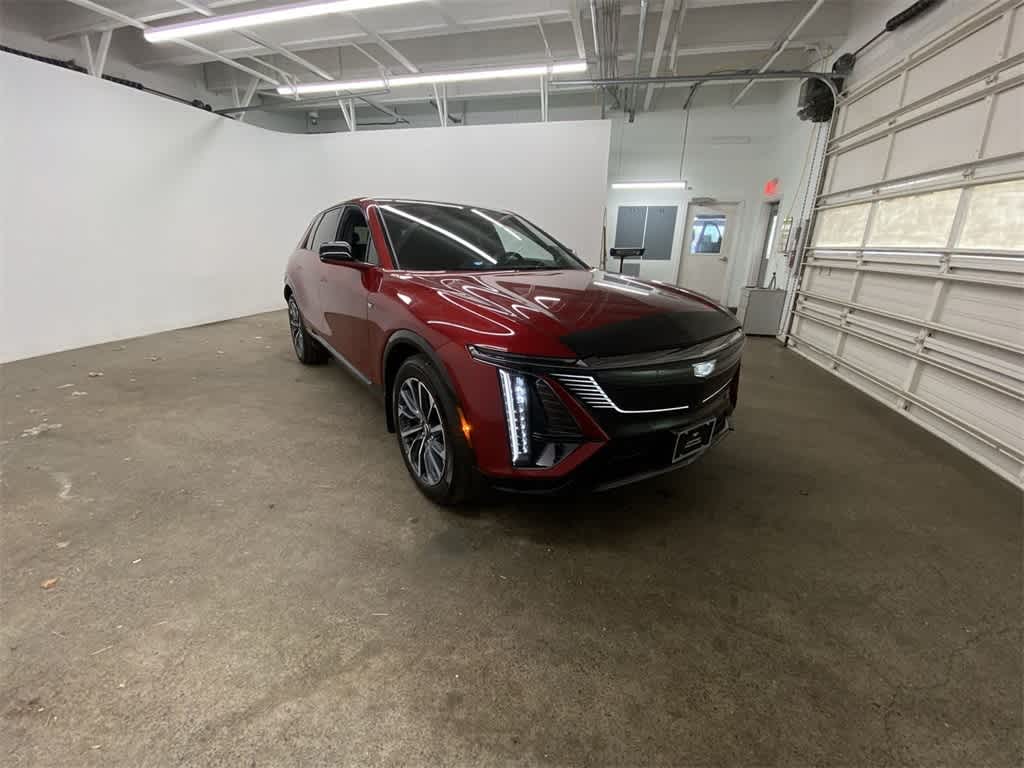 Thumbnail: 2024 Cadillac Lyriq - 8