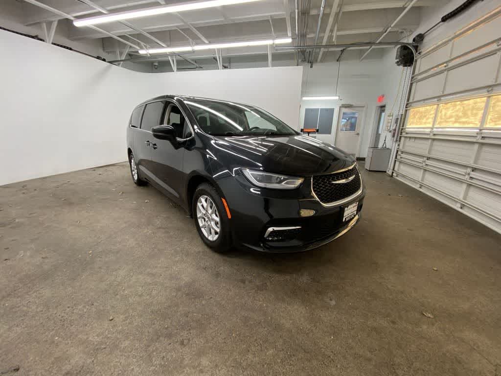 Thumbnail: 2023 Chrysler Pacifica - 8