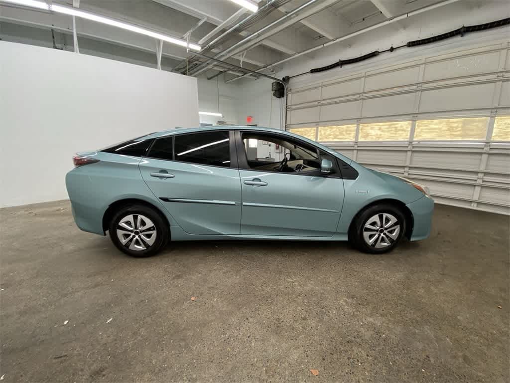 Thumbnail: 2016 Toyota Prius - 7