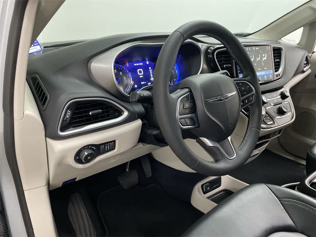 Thumbnail: 2024 Chrysler Pacifica - 2