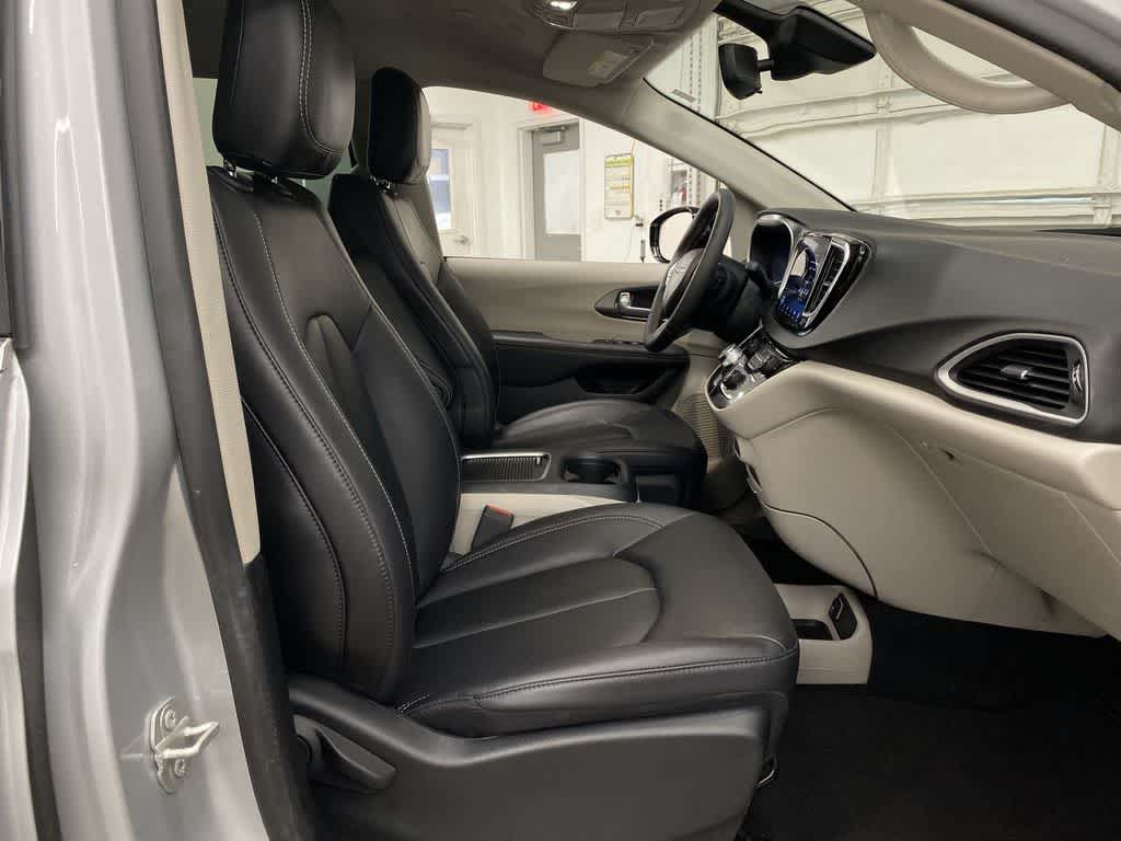 Thumbnail: 2024 Chrysler Pacifica - 18