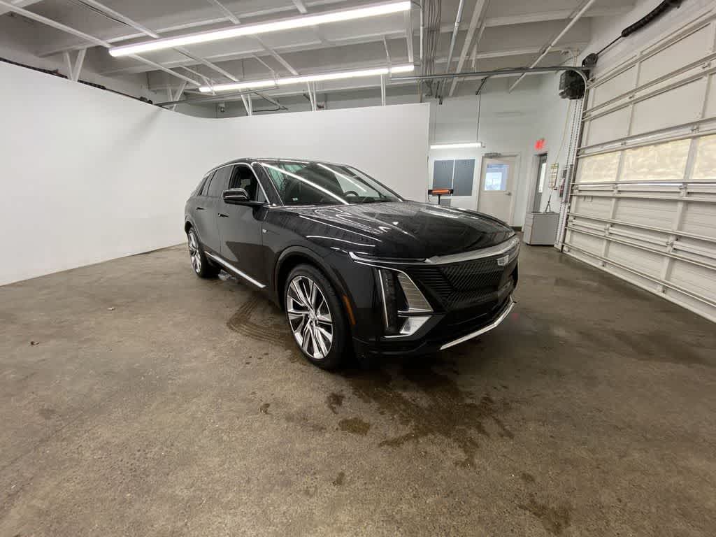 Thumbnail: 2024 Cadillac Lyriq - 8