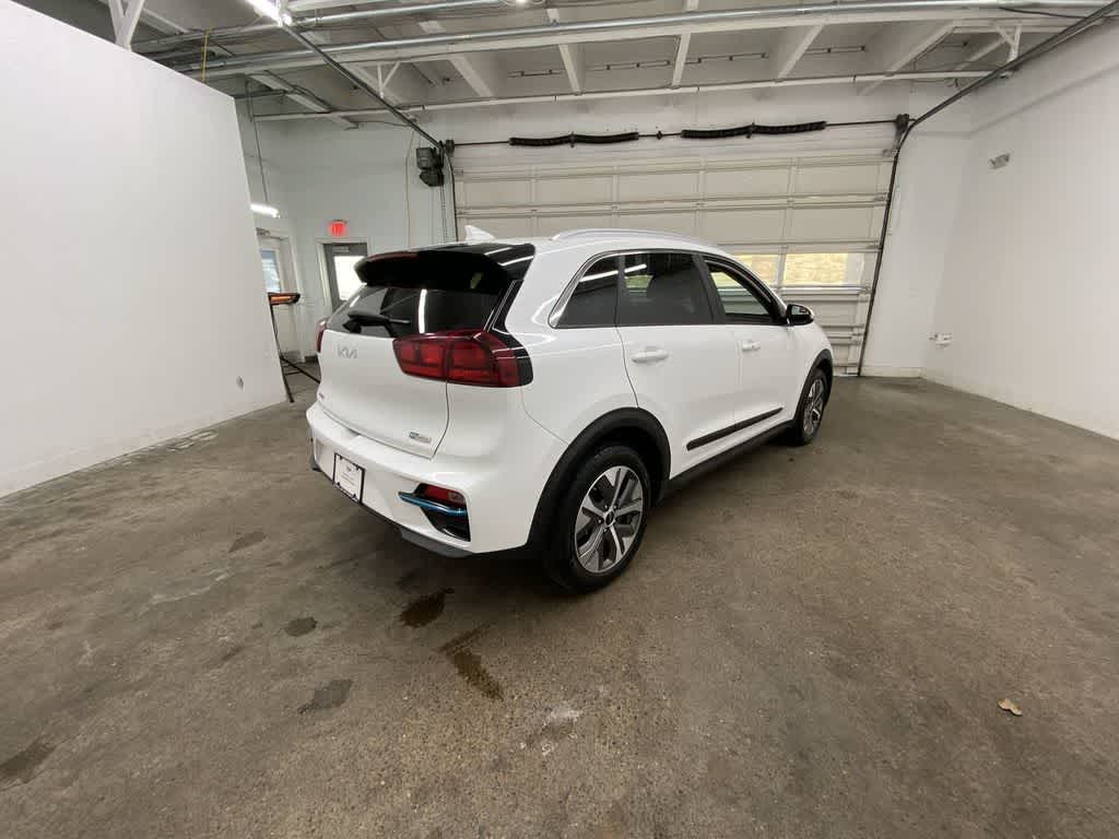Thumbnail: 2022 Kia Niro - 6