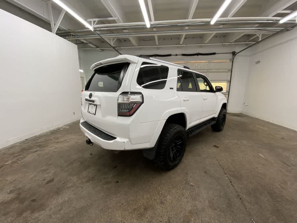 Thumbnail: 2019 Toyota 4Runner - 6