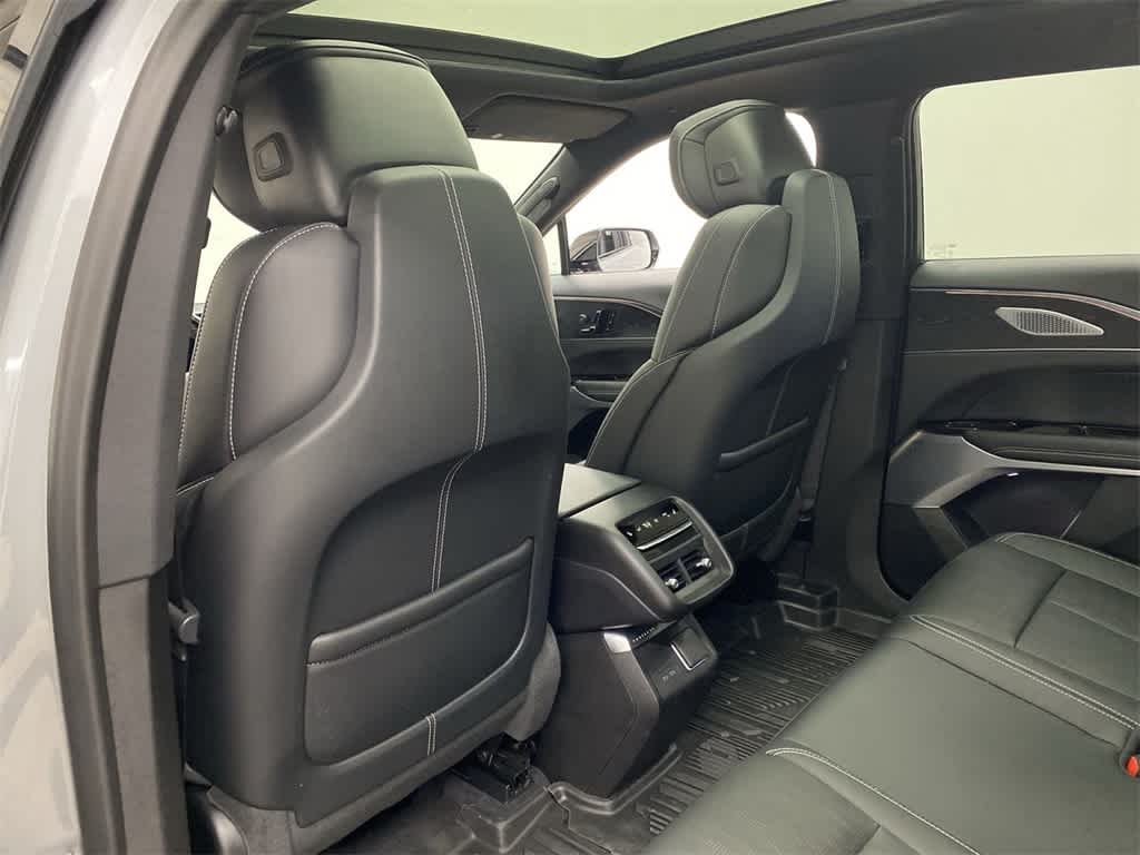 Thumbnail: 2024 Cadillac Lyriq - 17