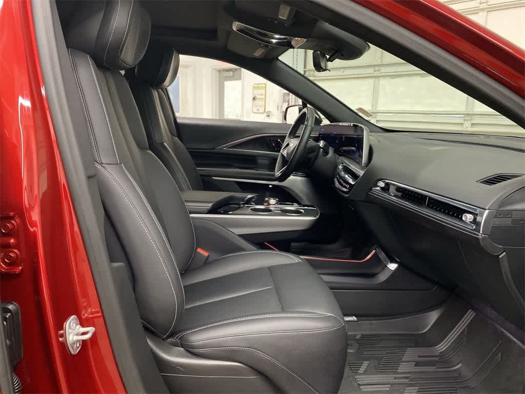 Thumbnail: 2025 Cadillac Lyriq - 19