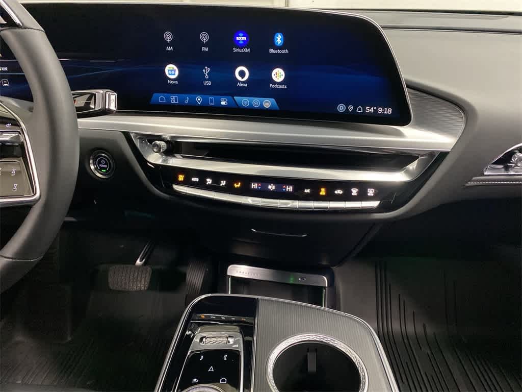 Thumbnail: 2024 Cadillac Lyriq - 25