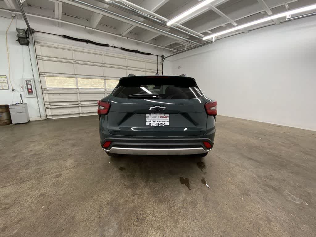 Thumbnail: 2025 Chevrolet Trax - 5