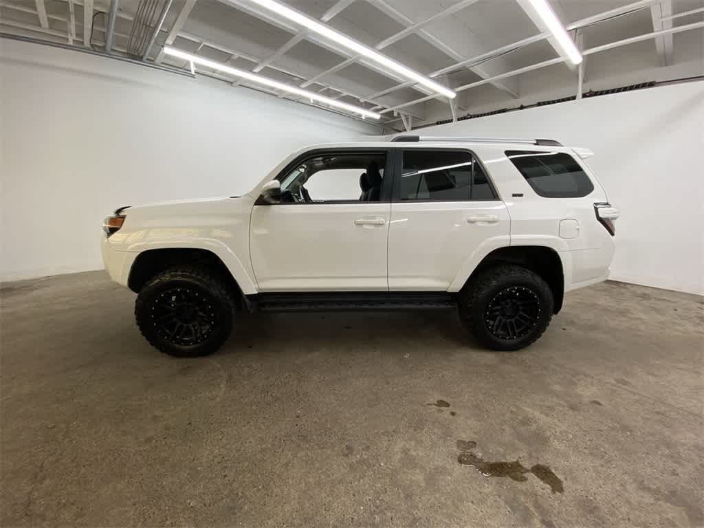 Thumbnail: 2019 Toyota 4Runner - 3