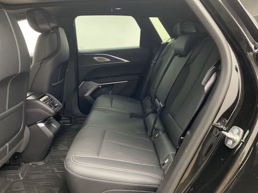 Thumbnail: 2024 Cadillac Lyriq - 17