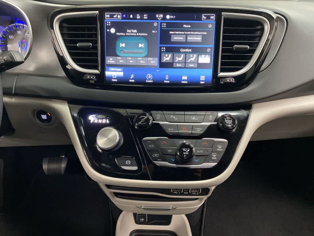 Thumbnail: 2024 Chrysler Pacifica - 24