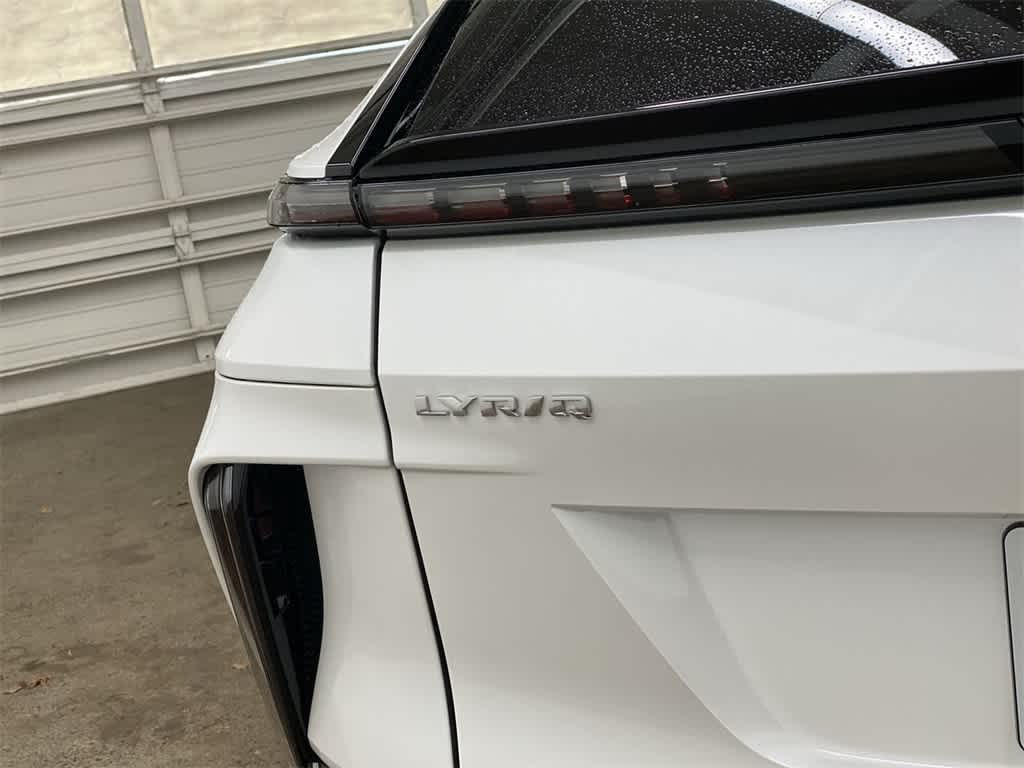 Thumbnail: 2024 Cadillac Lyriq - 10