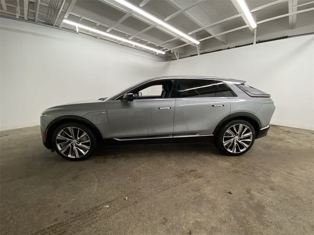 Thumbnail: 2025 Cadillac Lyriq - 3