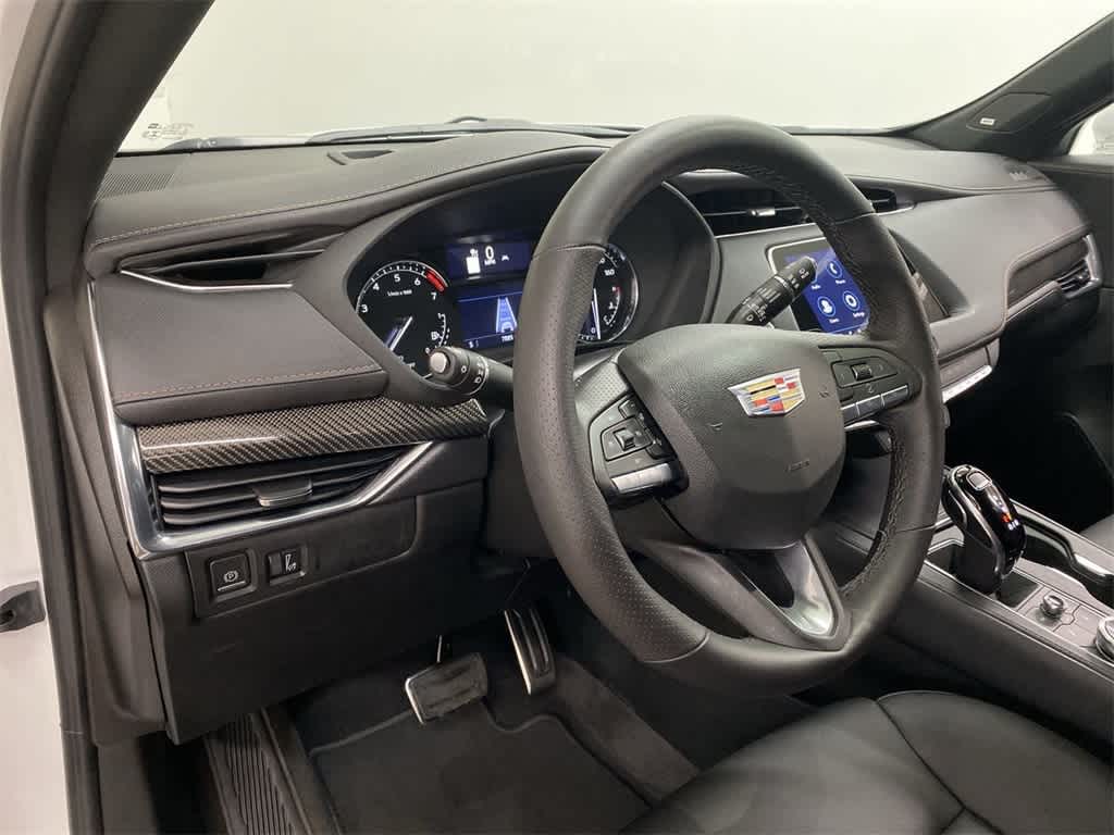 2023 Cadillac XT4 Sport 2