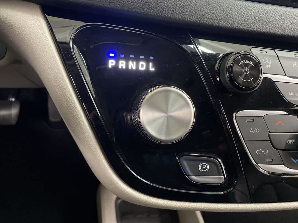 Thumbnail: 2023 Chrysler Pacifica - 25