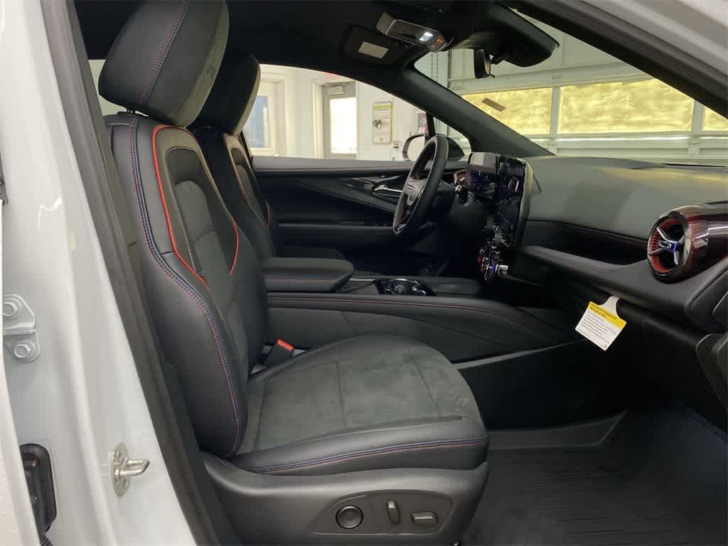 Thumbnail: 2024 Chevrolet Blazer EV - 19