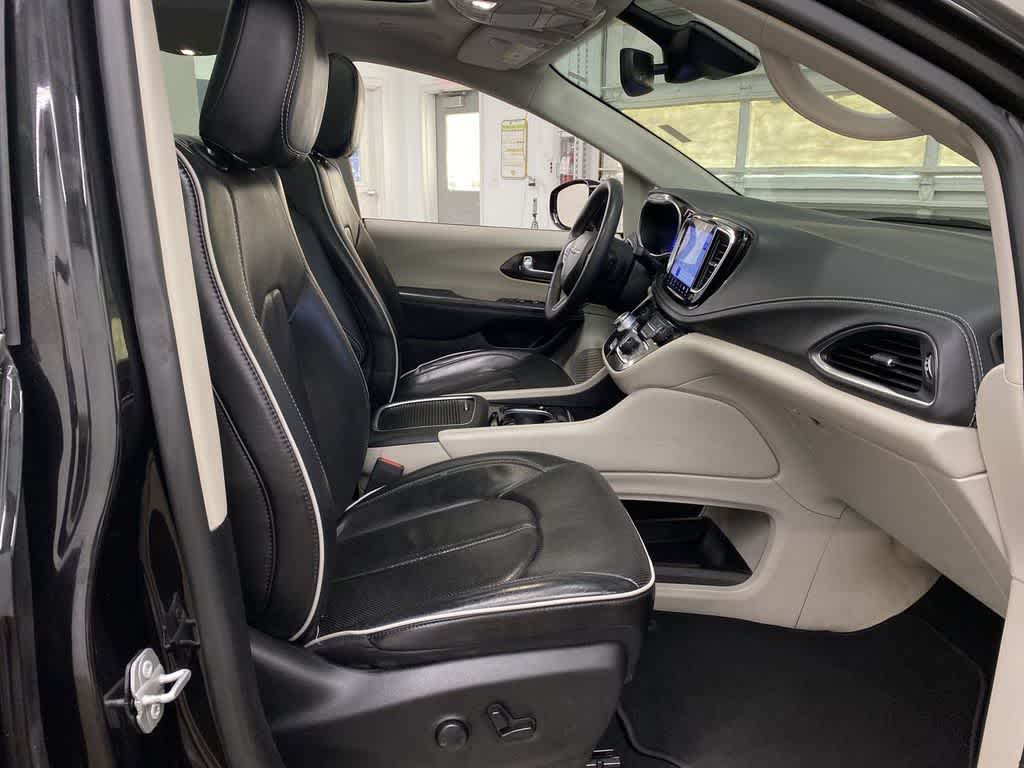 Thumbnail: 2023 Chrysler Pacifica - 19