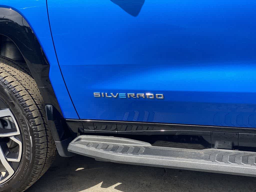 Thumbnail: 2025 Chevrolet Silverado EV - 10