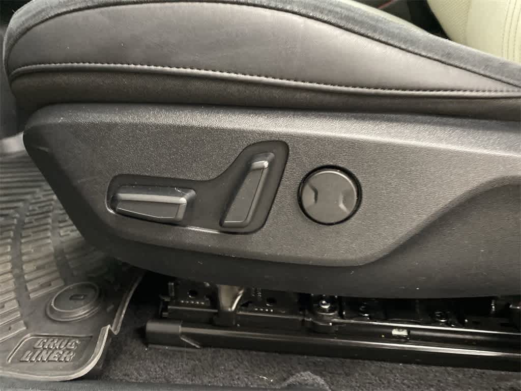 Thumbnail: 2022 Kia EV6 - 16