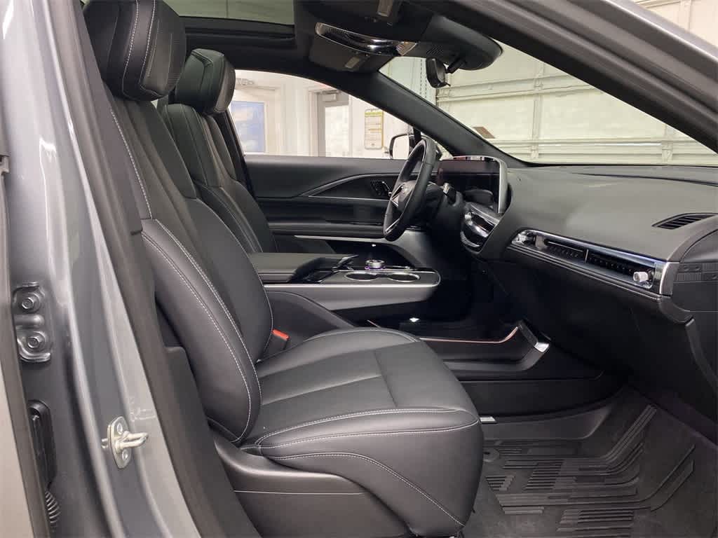 Thumbnail: 2024 Cadillac Lyriq - 20