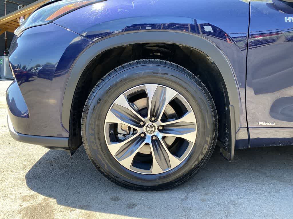 Thumbnail: 2021 Toyota Highlander - 12