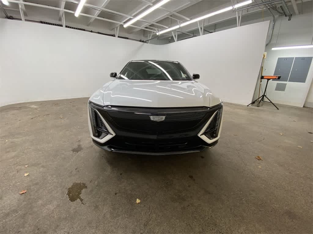 Thumbnail: 2025 Cadillac Lyriq - 9