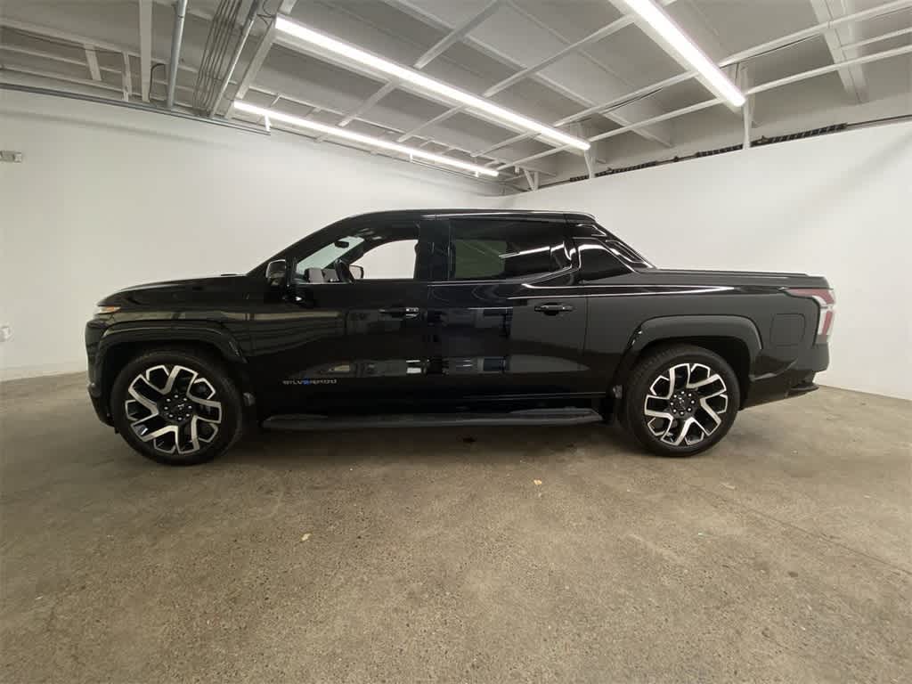Thumbnail: 2024 Chevrolet Silverado EV - 3