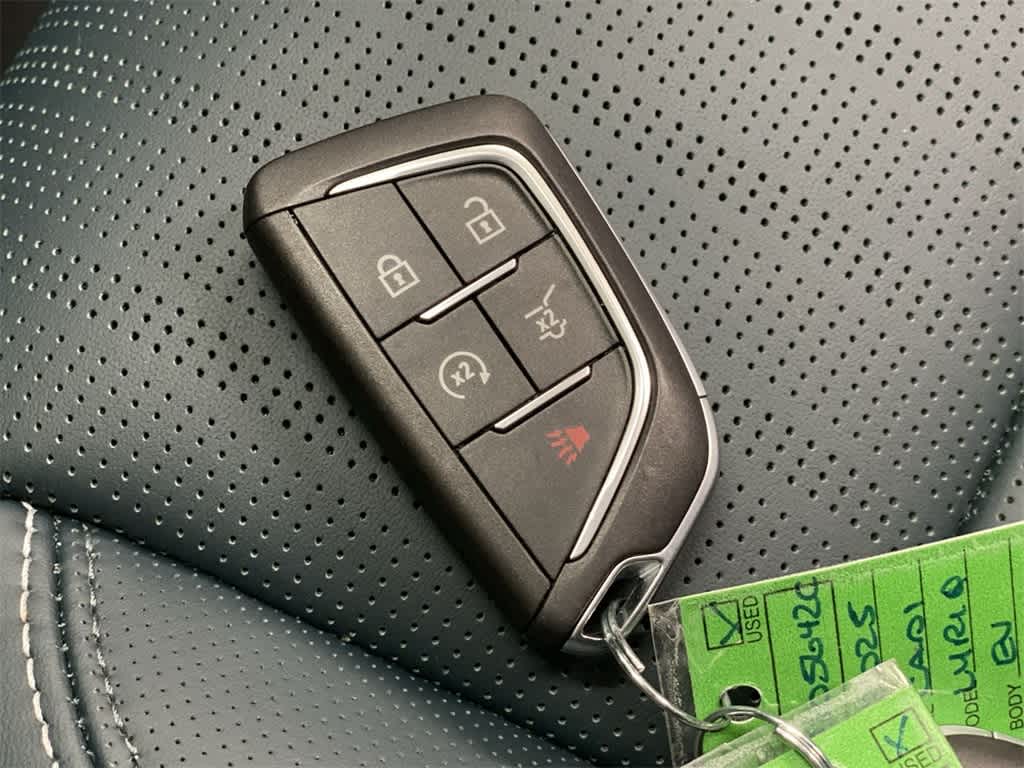 Thumbnail: 2025 Cadillac Lyriq - 28