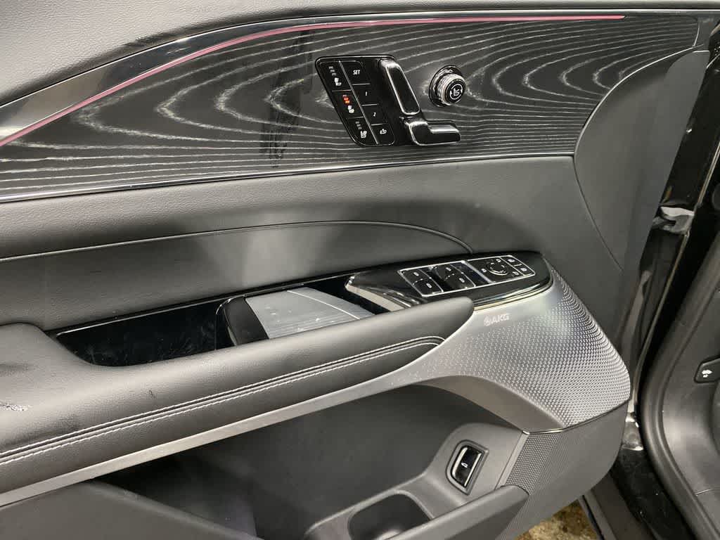 Thumbnail: 2024 Cadillac Lyriq - 15